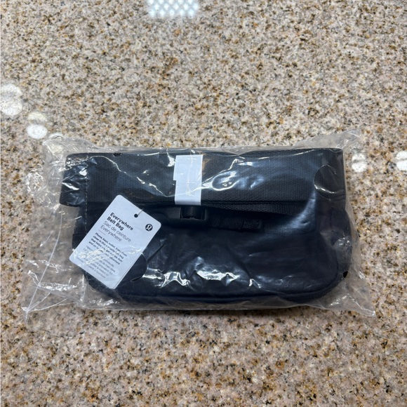 EveryWhere Belt Bag 1L - Picture 3 of 6